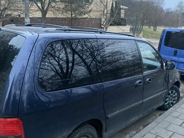 Синий Киа Карнивал, объемом двигателя 2.9 л и пробегом 320 тыс. км за 3500 $, фото 1 на Automoto.ua