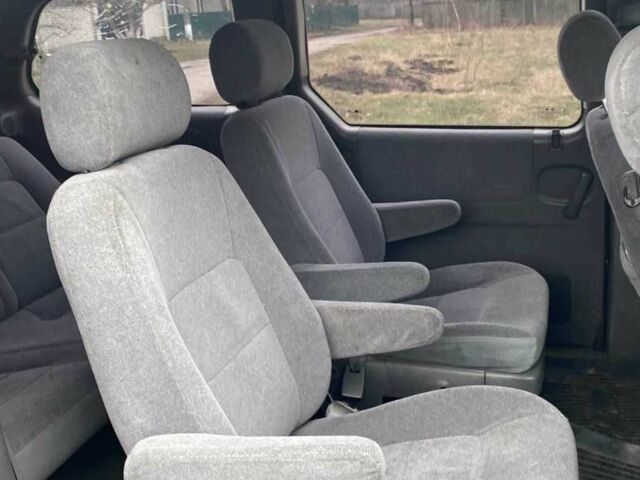 Синий Киа Карнивал, объемом двигателя 2.9 л и пробегом 328 тыс. км за 2300 $, фото 4 на Automoto.ua