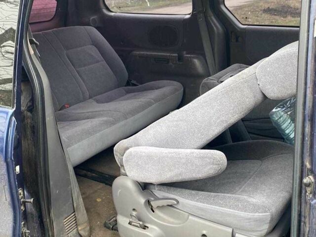 Синий Киа Карнивал, объемом двигателя 2.9 л и пробегом 328 тыс. км за 2300 $, фото 7 на Automoto.ua