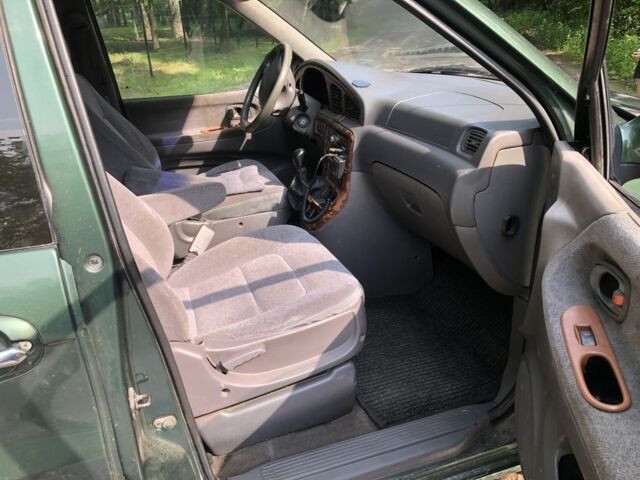 Зеленый Киа Карнивал, объемом двигателя 2.9 л и пробегом 250 тыс. км за 3200 $, фото 5 на Automoto.ua