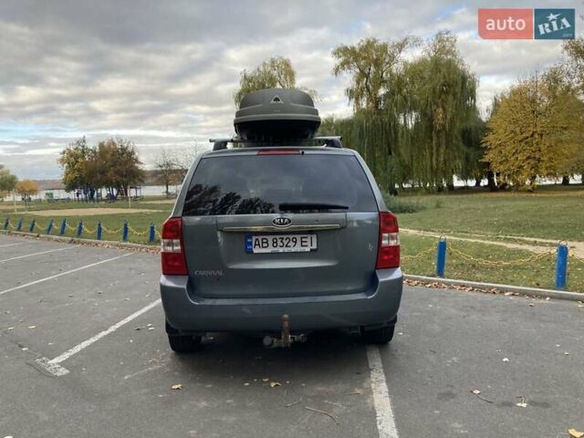 Зеленый Киа Карнивал, объемом двигателя 2.66 л и пробегом 336 тыс. км за 6299 $, фото 2 на Automoto.ua