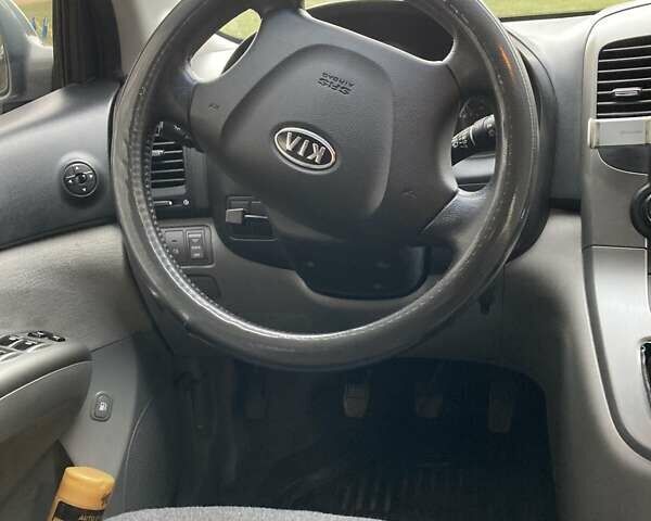 Зеленый Киа Карнивал, объемом двигателя 2.66 л и пробегом 336 тыс. км за 6299 $, фото 7 на Automoto.ua