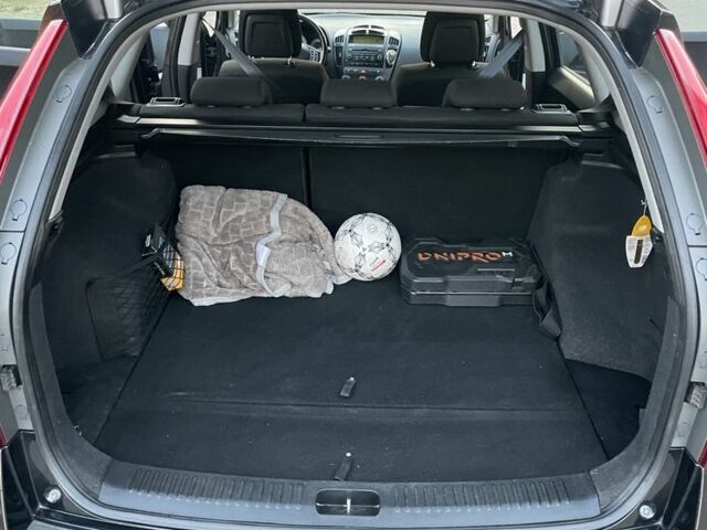 Черный Киа Сид, объемом двигателя 1.59 л и пробегом 238 тыс. км за 6500 $, фото 6 на Automoto.ua