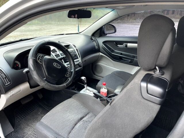 Серый Киа Сид, объемом двигателя 1.59 л и пробегом 0 тыс. км за 5500 $, фото 44 на Automoto.ua