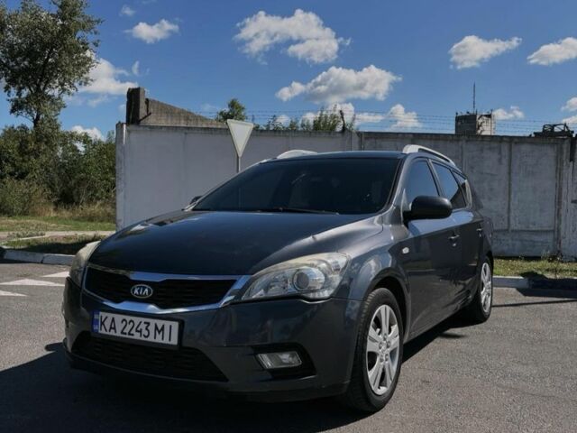 Серый Киа Сид, объемом двигателя 1.4 л и пробегом 200 тыс. км за 6000 $, фото 1 на Automoto.ua