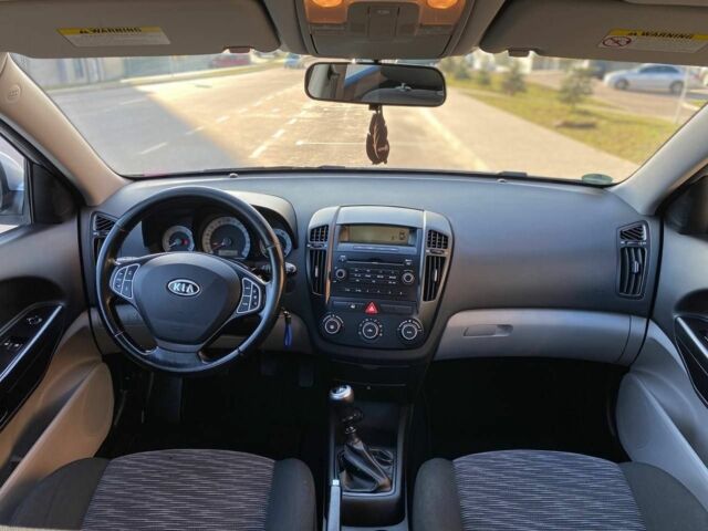 Серый Киа Сид, объемом двигателя 0 л и пробегом 226 тыс. км за 5990 $, фото 6 на Automoto.ua