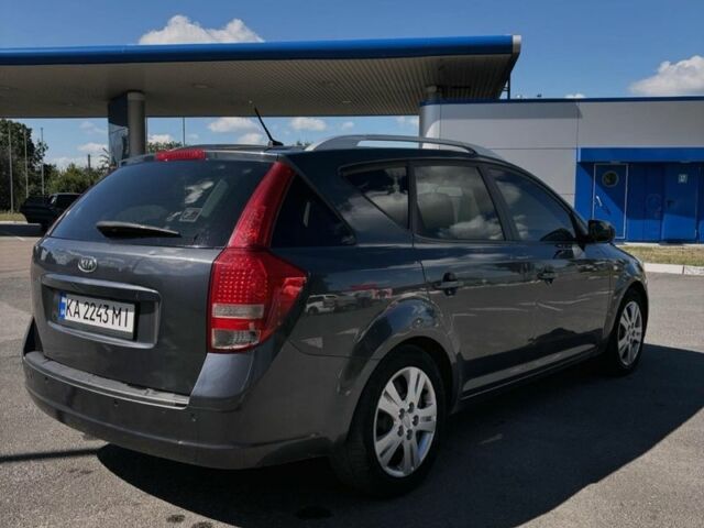 Серый Киа Сид, объемом двигателя 1.4 л и пробегом 200 тыс. км за 6000 $, фото 3 на Automoto.ua