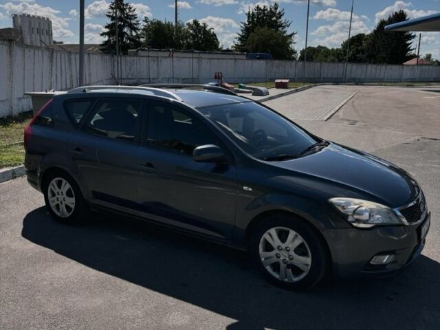 Серый Киа Сид, объемом двигателя 1.4 л и пробегом 200 тыс. км за 6000 $, фото 4 на Automoto.ua