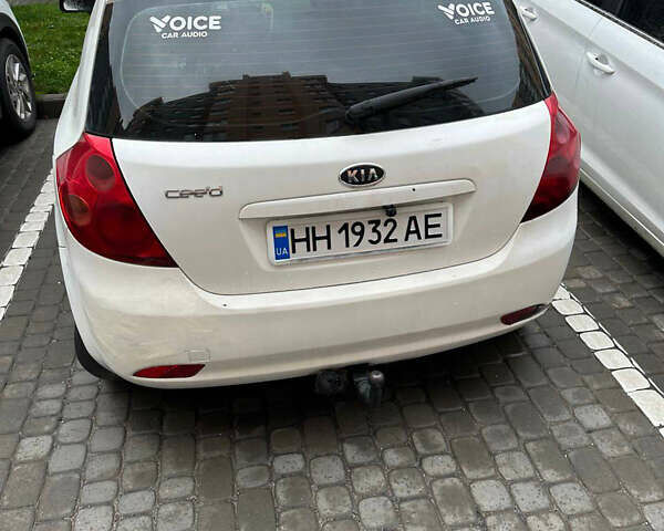 Білий Кіа Сід, об'ємом двигуна 1.6 л та пробігом 336 тис. км за 3800 $, фото 4 на Automoto.ua