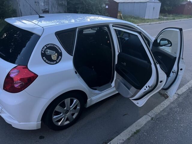 Білий Кіа Сід, об'ємом двигуна 1.6 л та пробігом 220 тис. км за 5700 $, фото 9 на Automoto.ua