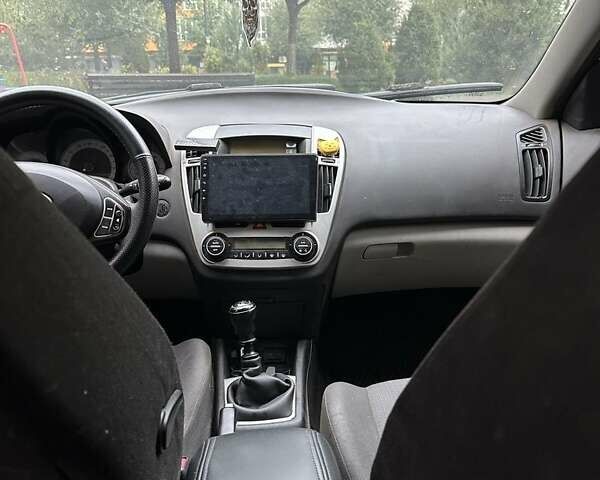Белый Киа Сид, объемом двигателя 1.6 л и пробегом 336 тыс. км за 4000 $, фото 7 на Automoto.ua