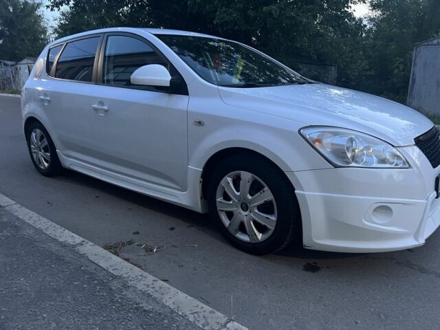 Білий Кіа Сід, об'ємом двигуна 1.6 л та пробігом 220 тис. км за 5700 $, фото 6 на Automoto.ua