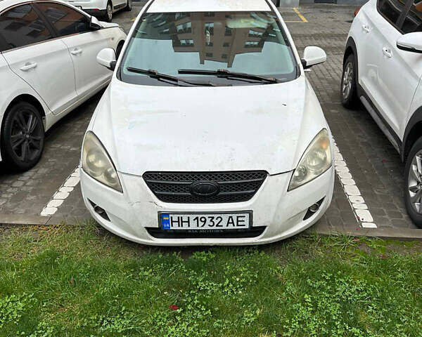 Білий Кіа Сід, об'ємом двигуна 1.6 л та пробігом 336 тис. км за 3800 $, фото 2 на Automoto.ua