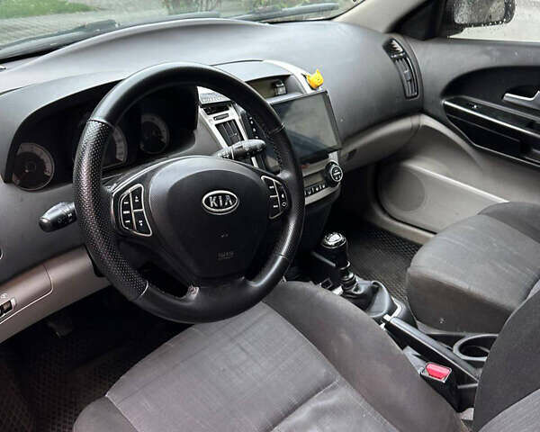 Білий Кіа Сід, об'ємом двигуна 1.6 л та пробігом 336 тис. км за 3800 $, фото 3 на Automoto.ua