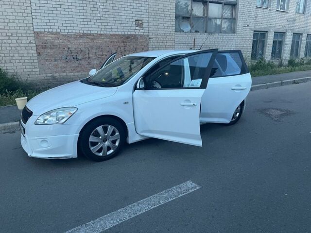 Білий Кіа Сід, об'ємом двигуна 1.6 л та пробігом 220 тис. км за 5700 $, фото 3 на Automoto.ua