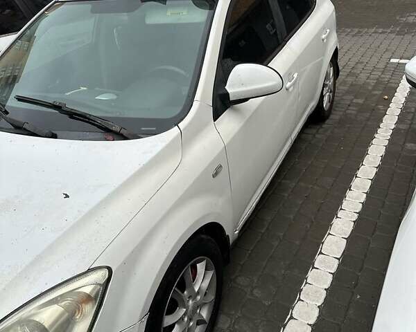 Белый Киа Сид, объемом двигателя 1.6 л и пробегом 336 тыс. км за 4000 $, фото 3 на Automoto.ua