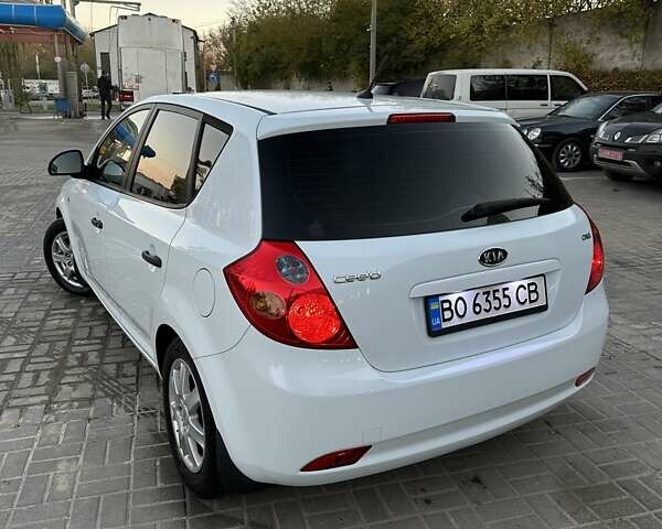 Белый Киа Сид, объемом двигателя 1.6 л и пробегом 229 тыс. км за 5799 $, фото 13 на Automoto.ua