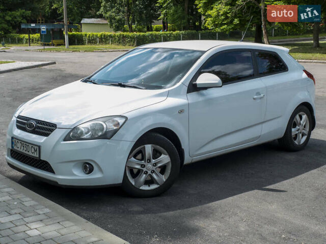Белый Киа Сид, объемом двигателя 1.4 л и пробегом 126 тыс. км за 4950 $, фото 5 на Automoto.ua