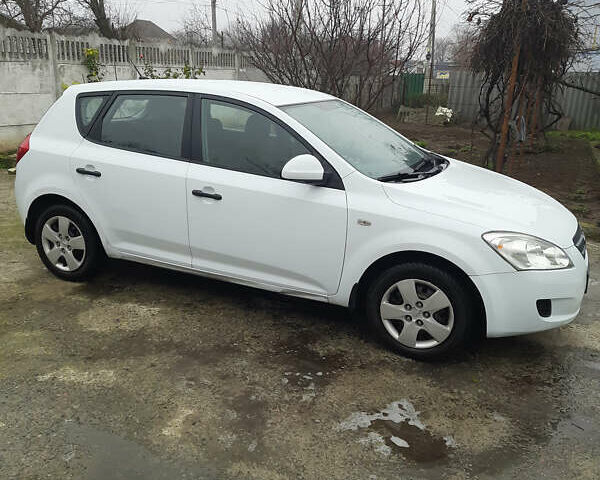 Белый Киа Сид, объемом двигателя 1.6 л и пробегом 182 тыс. км за 6100 $, фото 12 на Automoto.ua