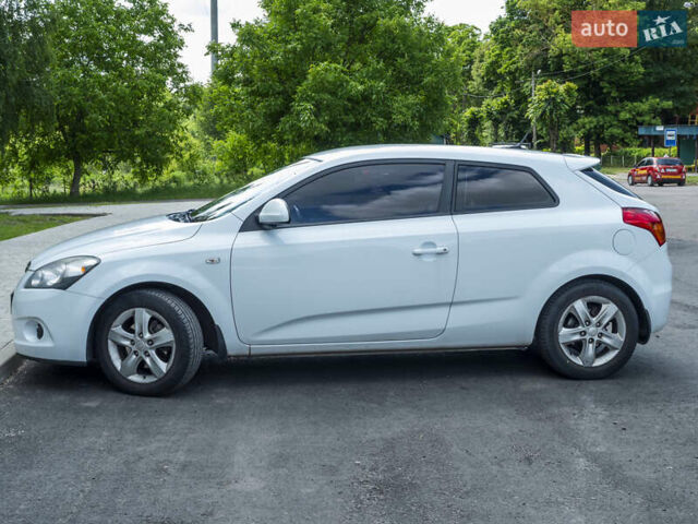 Белый Киа Сид, объемом двигателя 1.4 л и пробегом 126 тыс. км за 4950 $, фото 2 на Automoto.ua