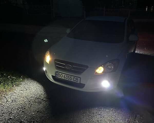 Белый Киа Сид, объемом двигателя 1.6 л и пробегом 229 тыс. км за 5799 $, фото 64 на Automoto.ua