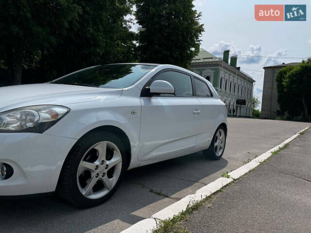 Белый Киа Сид, объемом двигателя 1.6 л и пробегом 234 тыс. км за 5750 $, фото 17 на Automoto.ua