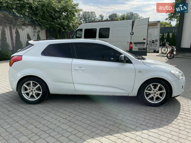 Білий Кіа Сід, об'ємом двигуна 1.99 л та пробігом 264 тис. км за 4800 $, фото 27 на Automoto.ua