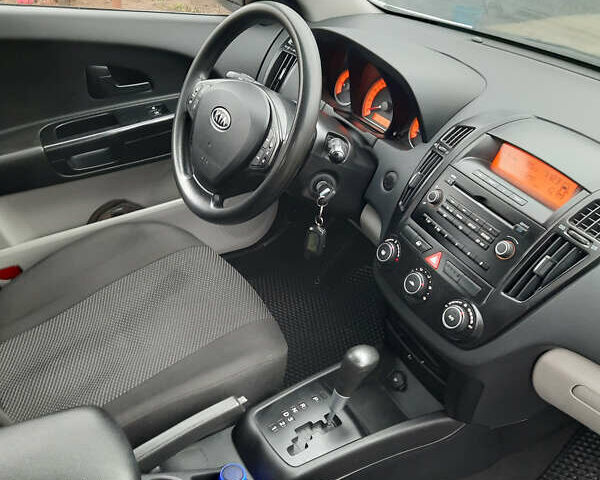 Белый Киа Сид, объемом двигателя 1.6 л и пробегом 182 тыс. км за 6100 $, фото 4 на Automoto.ua
