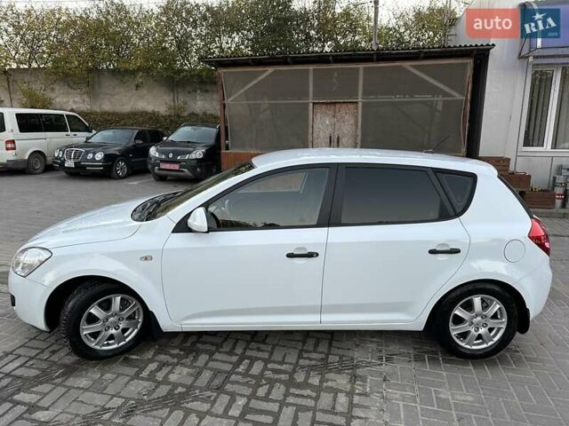 Белый Киа Сид, объемом двигателя 1.6 л и пробегом 229 тыс. км за 5799 $, фото 7 на Automoto.ua