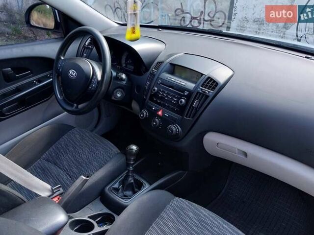 Білий Кіа Сід, об'ємом двигуна 1.4 л та пробігом 225 тис. км за 5200 $, фото 6 на Automoto.ua