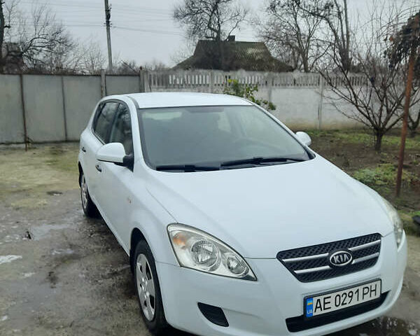 Белый Киа Сид, объемом двигателя 1.6 л и пробегом 182 тыс. км за 6100 $, фото 18 на Automoto.ua
