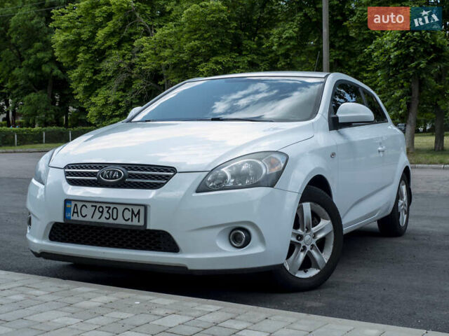 Белый Киа Сид, объемом двигателя 1.4 л и пробегом 126 тыс. км за 4950 $, фото 1 на Automoto.ua