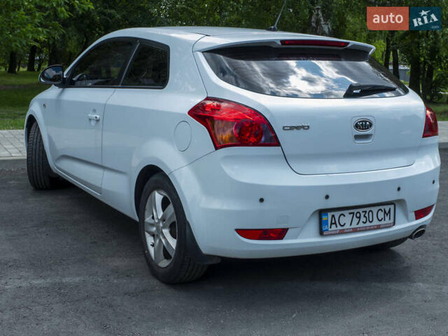 Белый Киа Сид, объемом двигателя 1.4 л и пробегом 126 тыс. км за 4950 $, фото 10 на Automoto.ua