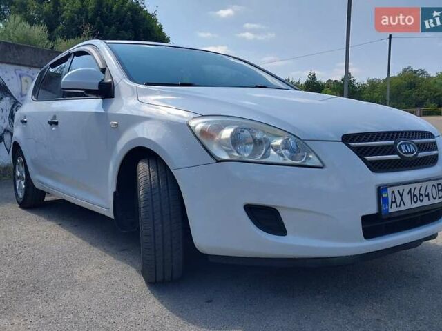Білий Кіа Сід, об'ємом двигуна 1.4 л та пробігом 225 тис. км за 5200 $, фото 3 на Automoto.ua