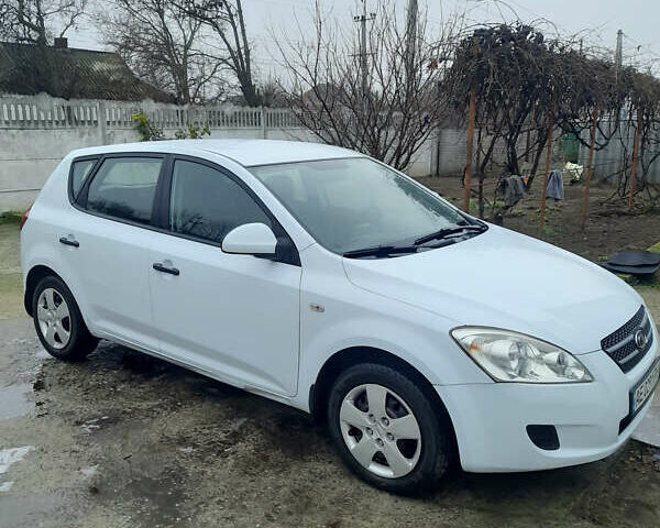 Белый Киа Сид, объемом двигателя 1.6 л и пробегом 182 тыс. км за 6100 $, фото 20 на Automoto.ua