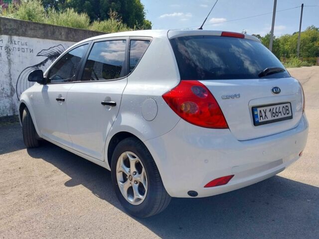 Белый Киа Сид, объемом двигателя 1.4 л и пробегом 225 тыс. км за 5400 $, фото 4 на Automoto.ua