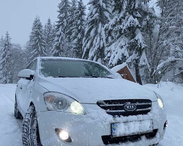 Белый Киа Сид, объемом двигателя 1.6 л и пробегом 229 тыс. км за 5799 $, фото 86 на Automoto.ua