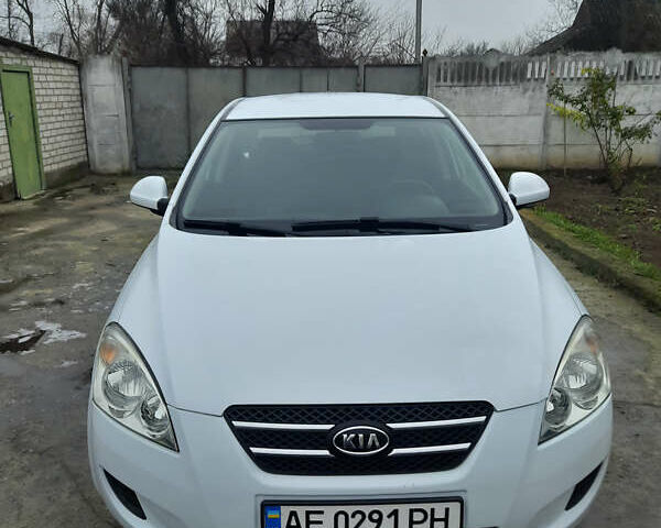 Белый Киа Сид, объемом двигателя 1.6 л и пробегом 182 тыс. км за 6100 $, фото 21 на Automoto.ua