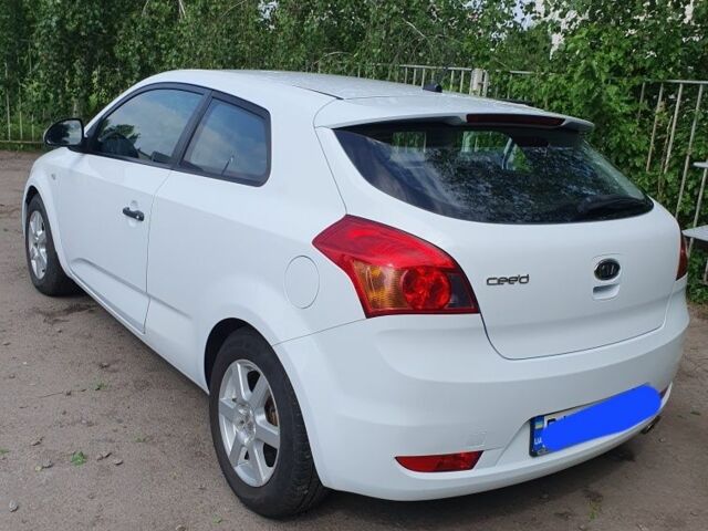 Білий Кіа Сід, об'ємом двигуна 1.6 л та пробігом 124 тис. км за 5900 $, фото 4 на Automoto.ua