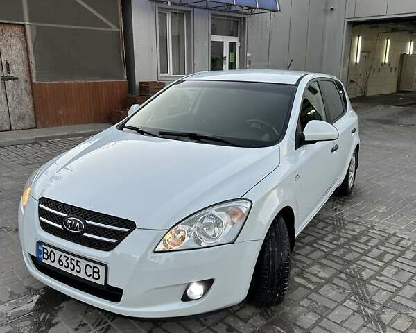 Белый Киа Сид, объемом двигателя 1.6 л и пробегом 229 тыс. км за 5799 $, фото 1 на Automoto.ua