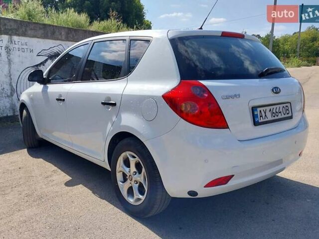 Білий Кіа Сід, об'ємом двигуна 1.4 л та пробігом 225 тис. км за 5200 $, фото 4 на Automoto.ua