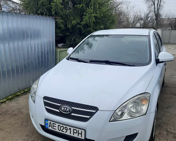 Белый Киа Сид, объемом двигателя 1.6 л и пробегом 182 тыс. км за 6100 $, фото 17 на Automoto.ua