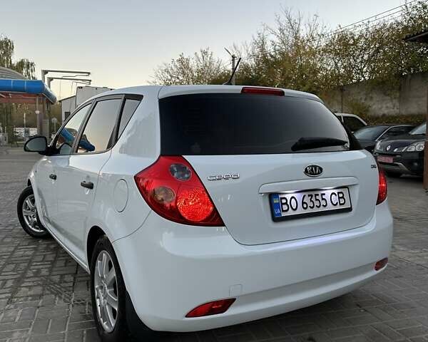 Белый Киа Сид, объемом двигателя 1.6 л и пробегом 229 тыс. км за 5799 $, фото 12 на Automoto.ua