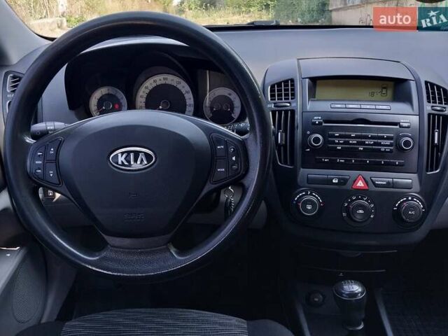 Білий Кіа Сід, об'ємом двигуна 1.4 л та пробігом 225 тис. км за 5200 $, фото 7 на Automoto.ua