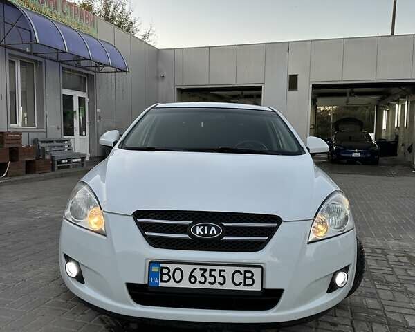 Белый Киа Сид, объемом двигателя 1.6 л и пробегом 229 тыс. км за 5799 $, фото 4 на Automoto.ua