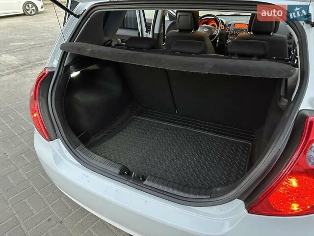 Белый Киа Сид, объемом двигателя 1.6 л и пробегом 229 тыс. км за 5799 $, фото 28 на Automoto.ua
