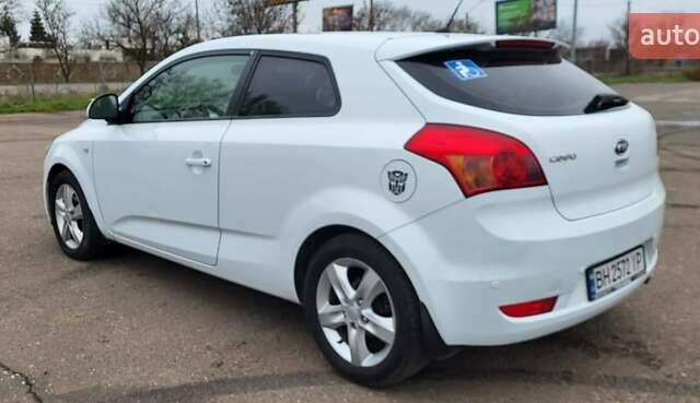 Белый Киа Сид, объемом двигателя 1.98 л и пробегом 190 тыс. км за 6900 $, фото 2 на Automoto.ua