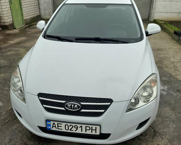 Белый Киа Сид, объемом двигателя 1.6 л и пробегом 182 тыс. км за 6100 $, фото 13 на Automoto.ua