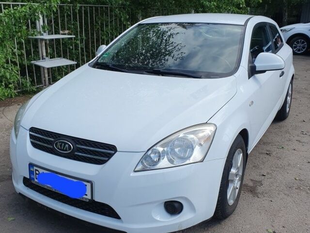 Білий Кіа Сід, об'ємом двигуна 1.6 л та пробігом 124 тис. км за 5900 $, фото 1 на Automoto.ua