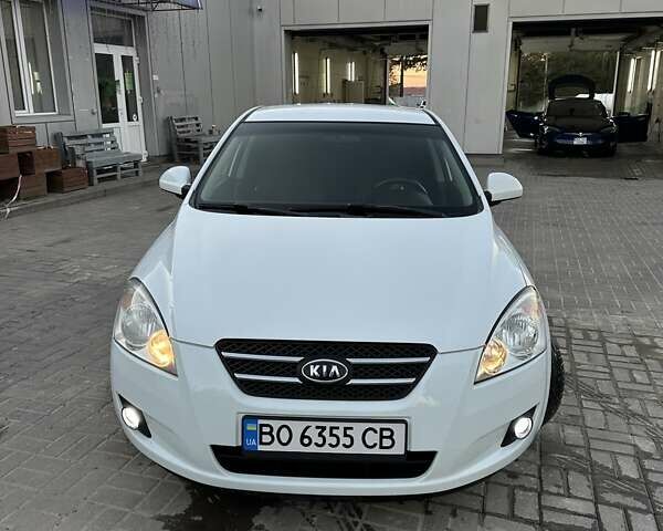 Белый Киа Сид, объемом двигателя 1.6 л и пробегом 229 тыс. км за 5799 $, фото 5 на Automoto.ua